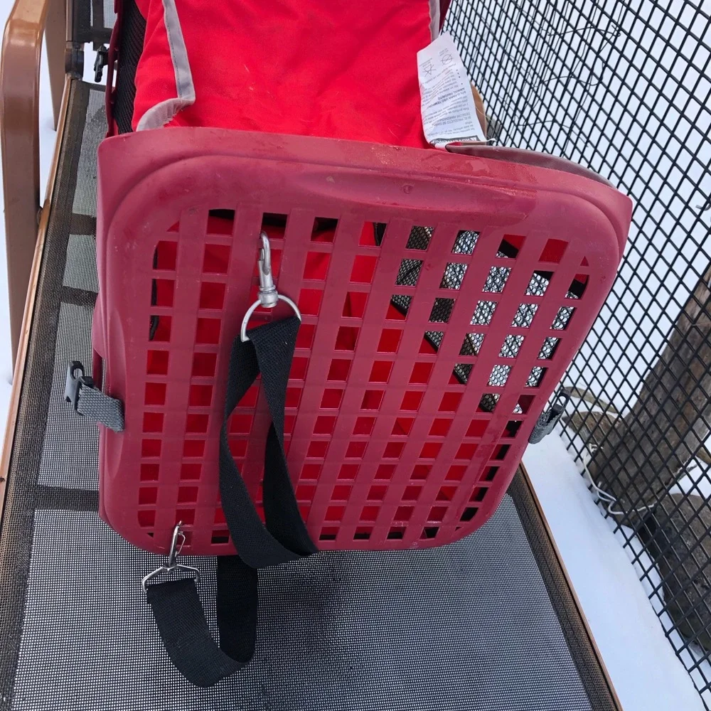 Folding pet carrier
